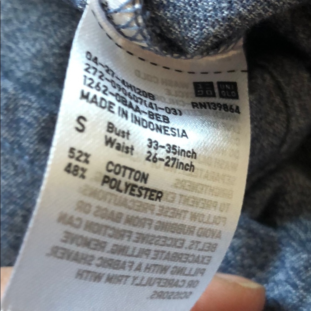 Like new Uniqlo long sleeve T-shirt - Picture 6 of 6